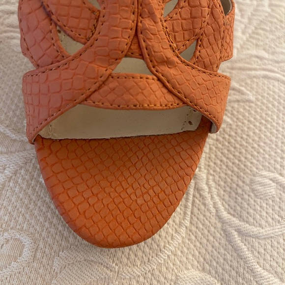 Adrienne Vittadini orange leather sandals - Picture 4 of 9